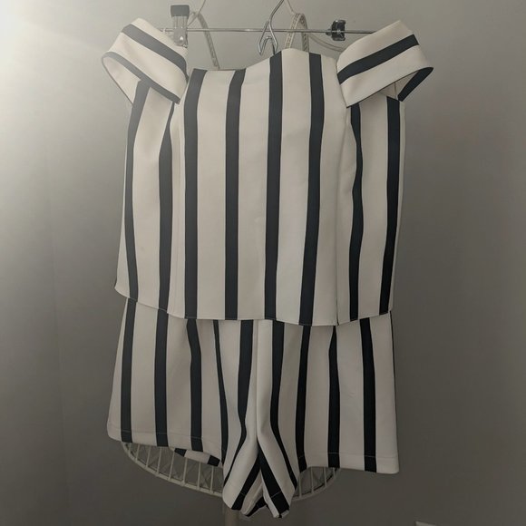 NWT TOPSHOP PETITE OFF-SHOULDER ROMPER - Picture 1 of 7